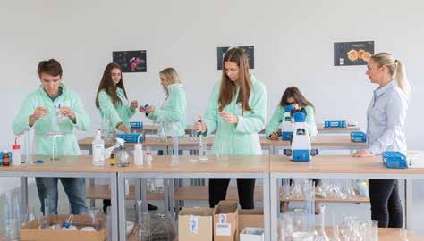 ROČNÍK 13 ČÍSLO 5 ŘÍJEN 2019 Skupina AGEL otevřela vyšší odbornou školu zdravotnickou V ZÁŘÍ 2019 ZAHÁJILO STUDIUM NA STŘEDNÍCH ŠKOLÁCH V OSTRAVĚ A ČESKÉM TĚŠÍNĚ, I NOVĚ ZŘÍZENÉ VYŠŠÍ ODBORNÉ ŠKOLE,