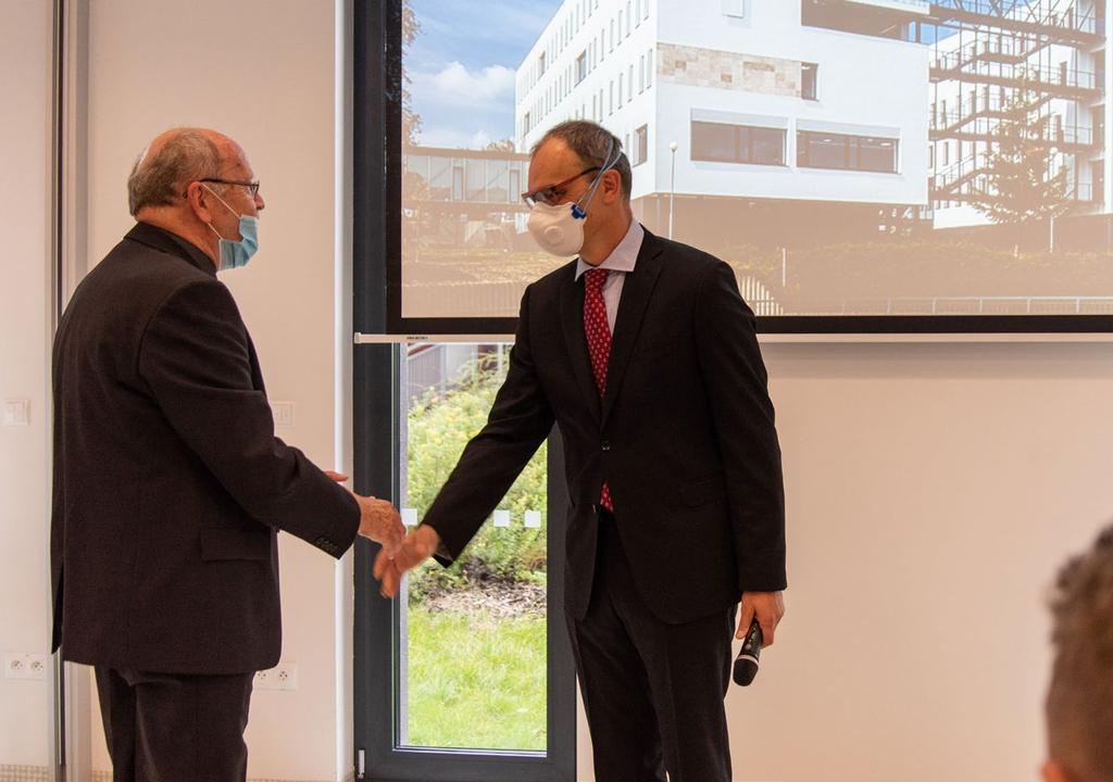 interní kliniky FN Olomouc vzdaly hold desítky kolegyň a kolegů lékařského stavu i současných spolupracovníků.