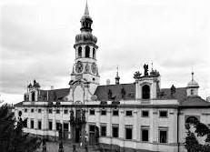 K nejkrásnějším místům v Praze patří Hradčany, Malá Strana, Staré a Nové Město, a samozřejmě Karlův most.
