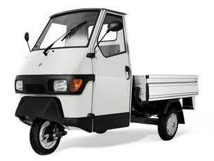 PODVOZKY RŮZNÝCH TŘÍKOLOVÝCH VOZIDEL 2.3.2 PIAGGIO APE 50 Piaggio Ape 50 je tříkolové vozidlo italské značky Piaggio. Tato značka se proslavila hlavně díky svým skútrům.