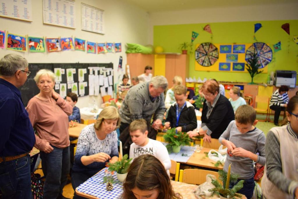 4. Údaje o zameškaných hodinách Třída: Omluvených hodin: Neomluvených: Průměr na žáka: I.pololetí II.pololetí Celkem Omluvené hodiny: 1. 695 1089 1784 0 71,36 2. 608 919 1527 0 63,63 3.