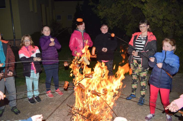XIV. Základní údaje o hospodaření školy Škola má zpracovánu výroční zprávu o hospodaření za rok 2018, která bude projednána Školskou radou. Následující orientační údaje jsou zpracovány za období 1.1.2019 do 30.