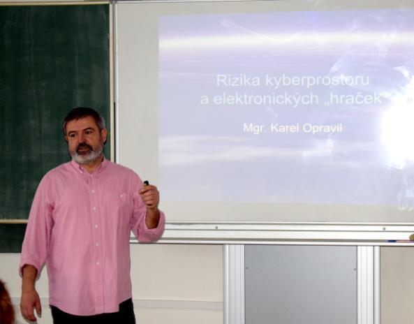 6. Údaje o Sdruţení rodičů při ZŠ Velké Němčice Předseda: Jiří Mrkvica Počet členů výboru: 11 Seznam členů výboru SRPŠ ve školním roce 2018-2019: Třída: Člen výboru: 1. Klára Horová 2.