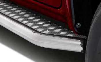2 Stupačka ISUZU Stříbrná a tmavěšedá vlevo,