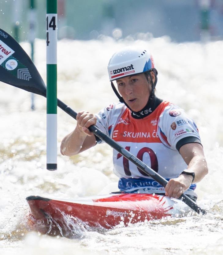 Kromě slalomové dráhy je v areálu k dispozici tělocvična, venkovní a vnitřní posilovna a prostory pro rehabilitaci. Pro mimopražské sportovce poskytuje možnost ubytování v areálu Strahova.