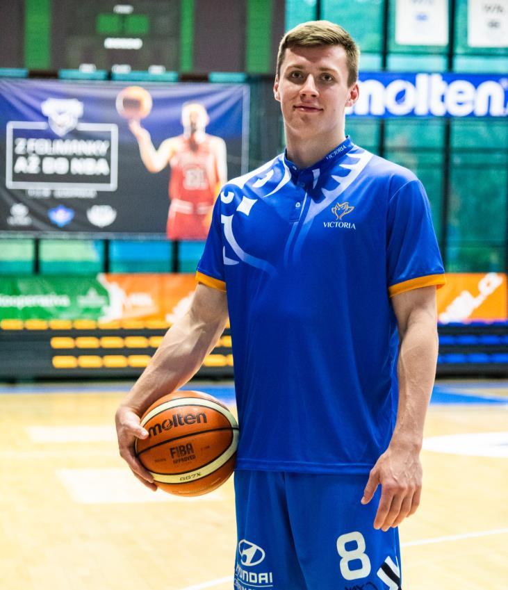 V minulých letech připravily tyto sekce mnoho vynikajících sportovců, ke kterým patří v basketbalu Eva Vítečková, Jana Veselá, Kateřina Elhotová, Tomáš