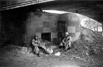 Skupina 1, nestandardní vyšší jednotka zajištění hranic od jara do podzimu 1938 Opevňovací práce si vyžádaly i v úseku Skupiny 1 nezvyklá stavební řešení.