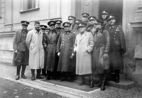 Skupina 1, nestandardní vyšší jednotka zajištění hranic od jara do podzimu 1938 Unikátní fotografie větší části štábu Skupiny 1 po přesunu z Rakovníka do Kladna v říjnu 1938.