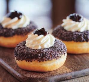 INSPIRACE recepty / kreativní prezentace BAVORSKÉ MINIVDOLEČKY 3 ks minidonutů bez polevy 50 g moučkového cukru 60 g mletého máku 30 g másla 80 g tvarohu 9 g citrónové šťávy