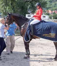 místě za Khanjaki Naghmeh s CAECILIA R (JS Cís. ostrov). John Deere Cup Dvoudenní závody pořádané 16. - 17.