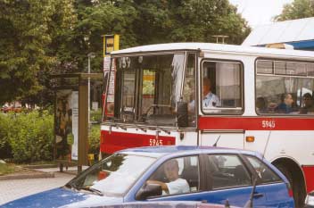 Změny v pražské MHD od září 2001 BÏhem z Ì letoönìho roku doch zì v praûskè mïstskè hromadnè dopravï provozovanè DopravnÌm podnikem hl. m. Prahy, akciovou spoleënostì k vïtöìmu mnoûstvì zmïn, kterè p ev ûnï platì jiû od 1.