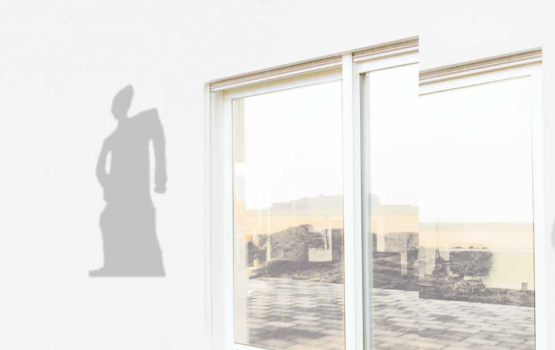 Vzhledem k tomu, že většina pokusů o vloupání je uskutečněna prostřednictvím oken a balkónových dveří, je individuální konstrukce jednotlivých oken odolných proti vloupání mimořádně důležitá.