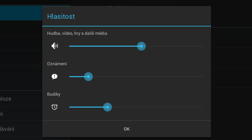 V sekci Nastavení > Zařízení > Zvuk lze odděleně nastavit hlasitost