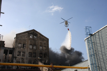 dubna 2011, také na žádost HZS Zlínského kraje, vzlétl do Chropyně vrtulník Letecké služby Policie ČR z Letecké základny Brno - Tuřany se dvěma hasiči - leteckými záchranáři z požární stanice v