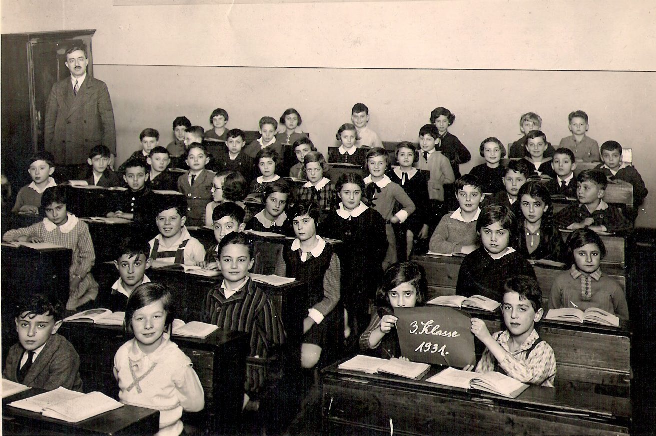 95 3. třída židovské školy v Moravské Ostravě, 1931 Židovské muzeum v Praze Jedna z mála židovských škol, které existovaly až do konce první republiky. Od 60. let 19.
