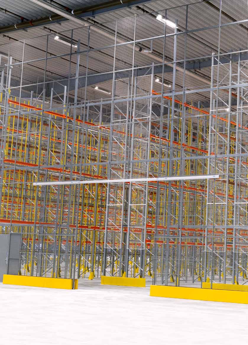 Široká perspektiva Mnozí naši zákazníci chtějí úplné řešení uskladnění materiálu a logistiky. Vždy děláme maximum proto, abychom jejich požadavky splnili.