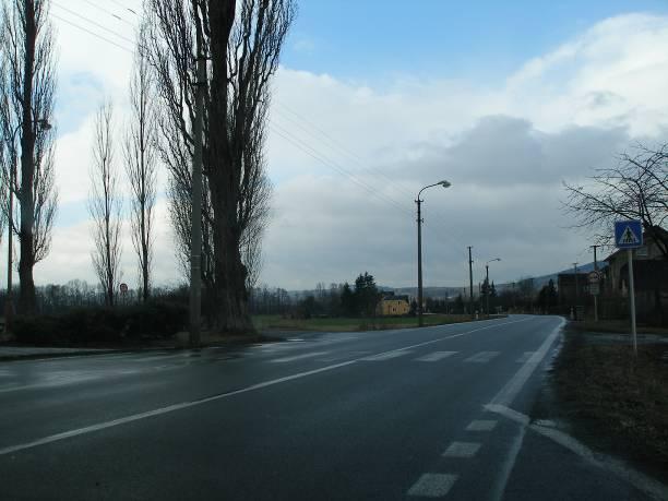 13) v obci Bludov u křižovatky ul. Lázeňská s ul.