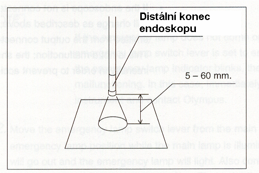 3. Ujistěte se, že dojde k následujícímu, pokud je vyšetřovaný objekt vzdálen od distálního konce endoskopu 5 až 60 mm ( viz obr. 4.