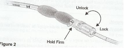 10. Pokračujte v zasouvání endoskopu, dokud spojka na proximálním konci overtube nedosáhne na endoskopu značky 140 cm.