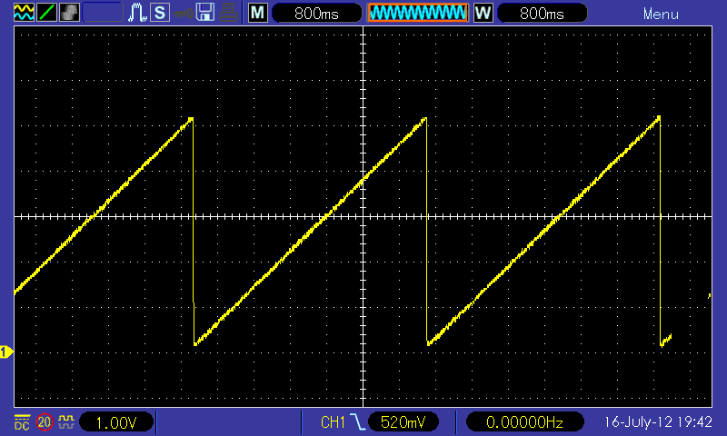 6 pause 100 ;zpomalení 7 next w0 8 goto start ;zpet na zacátek V praxi se poměrně často setkáváme s úlohami, které je obtížné řešit jedním procesorem, výhodnější je úlohu rozdělit na dílčí a nasadit