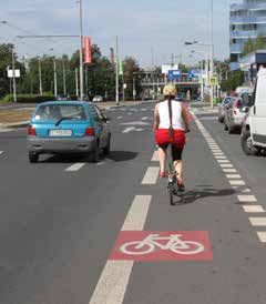 motorista: Pohybujte se v jiném než vyhrazeném jízdním pruhu, cyklopruhem neprojíždějte. Můžete do něj vjet pouze v odůvodněných případech, například při odbočování či objíždění překážky.