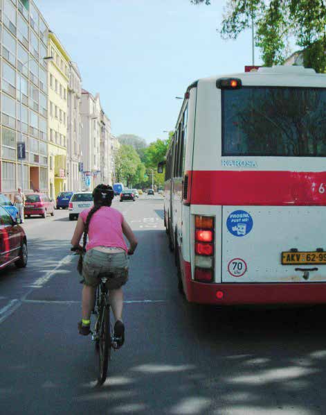 BUS + CYKLO (+TAXI) PRUHY foto: Tomáš Cach & Tomáš Prousek Jak se mám chovat v oblasti autobusových zastávek?