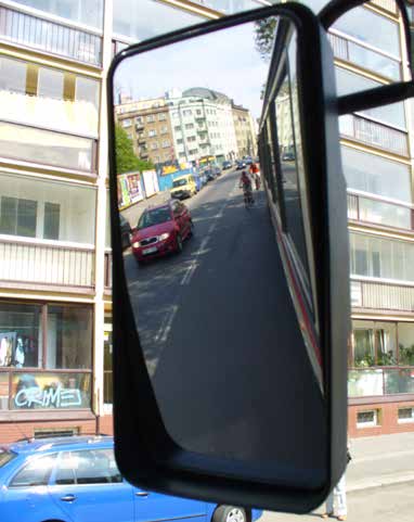 nechat ho vyjet. Pokud autobus dává znamení o změně směru pro výjezd, jste povinni mu umožnit vyjetí.