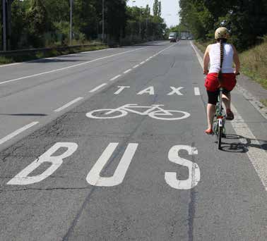 míjení. Zrychlujte pouze ve chvíli, kdy zcela jistě víte, že autobusu ujedete.