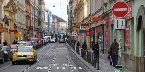 cykloobousměrky společně s veřejnou dopravou - nejčastěji s tramvajemi či autobusy - se značením ve vozovce i bez něj Jak