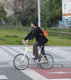 Naopak v případě rozjezdu mohou cyklisté zpravidla vyjíždět o chvilku dříve než motoristé.
