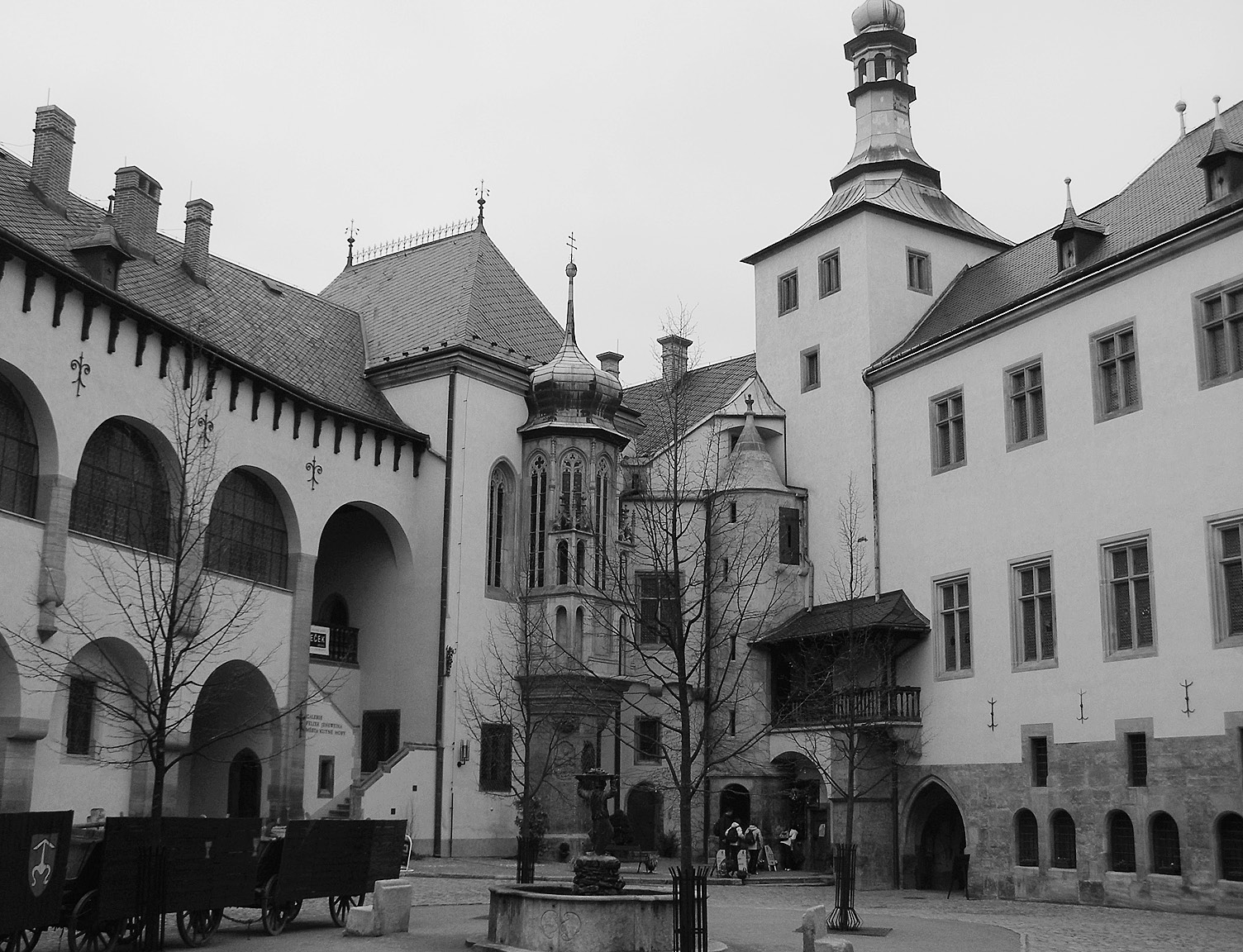 31. Vlašský dvůr v Kutné Hoře, sídlo mincovny, místo konání několika landfrýdních sjezdů (foto M. Šandera) osobní přiznávací list do rukou Hynce Ptáčka jakožto předsedy sjezdu.