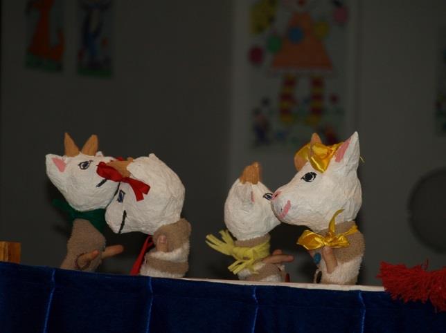 BŘEZEN Vystoupení v mateřských školách Dne 14. 3. 2014 mladší děti z divadelního souboru Čertíci navštívily mateřské školky Korálek a Delfínek.