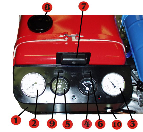 1. Přístrojová deska 2. Manometr 3. Manovakuometr 4. Teploměr chladící vody 5. Tlakoměr mazacího oleje 6.