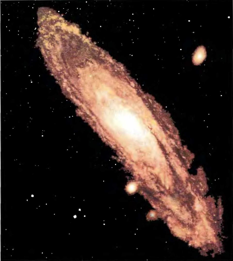 24 12 čísel z kosmu (Ludvík Tuček) správný i při zběžném pohledu na snímek galaxie v Andromedě a její dva průvodce (obr. 8). Jedná se o poměrná čísla. Obr.