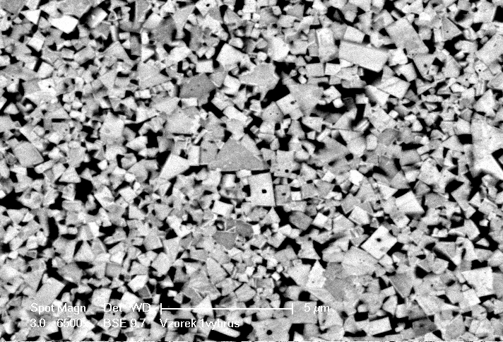 Třída 18 Slinuté materiály Slinuté karbidy jsou produktem práškové metalurgie. Skládají se z tvrdých kovů s vysokým bodem tavení a z pojiva.