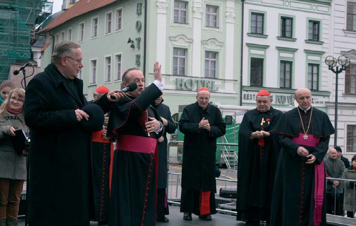 Využijme však všech duchovních darů, které jsou s tímto Rokem povolání spojeny, abychom se i my, kteří Pána již následujeme v konkrétním křesťanském povolání, zastavili a znovu se zaposlouchali do