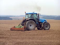 Jmenovitě společnosti Limagrain, SaatBau Linz, Sumiagro, Oleobras, Syngenta, Monsanto a Pioneer. V neposlední řadě i vedení ZOD Hlavnice za realizaci těchto odrůdových pokusů pro rok 2009.