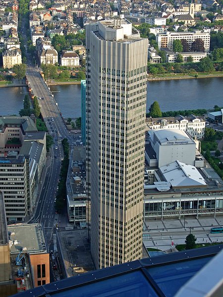 Evropská centrální banka (ECB) http://commons.wikimedia.org/wiki/file:eurotower-ffm001.jpg činnost zahájila 1.