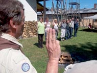 Závěrem bychom chtěli poděkovat všem, kteří pomohli při organizaci i závěrečném úklidu. Na přiložené fotografii je patrné, že účast dětí byla, na obec velikosti Zastávky, hojná. Mgr.