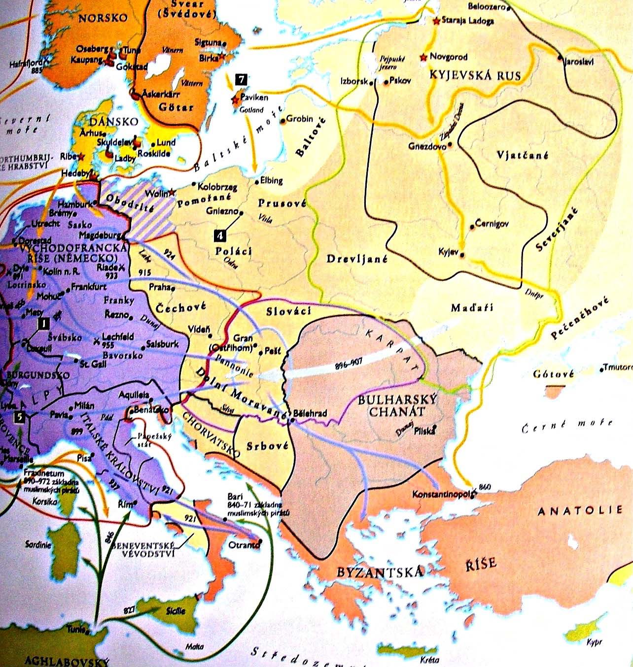 Obavy Mojmíra II. se brzy ukázaly oprávněnými. Již v roce 902 zaútočily maďarské oddíly na Velkou Moravu.