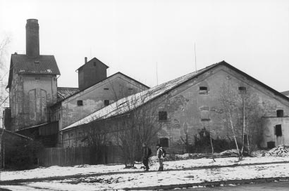 Návrh řeší poschoďové byty 4 velikostních kategorií s obytnou plochou 154 m 2 - byt typu A (8x) 141 m 2 - byt typu B (8x) 56 m 2 - byt typu C (12x) 90 m 2 - byt typu D (2x) Studie je vystavena k