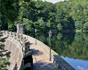 Hydrologická bilance 1.2 Odtokové poměry Rok 2012 byl na většině území České republiky odtokově průměrný až mírně podprůměrný.