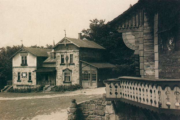 Proto Pohorská jednota pro stavbu druhé ubytovny pozvala raději italského stavitele Bertiniho a zedníky z Alp. 3 Maměnka Maměnka i Libušín byly dlouho v havarijním stavu.