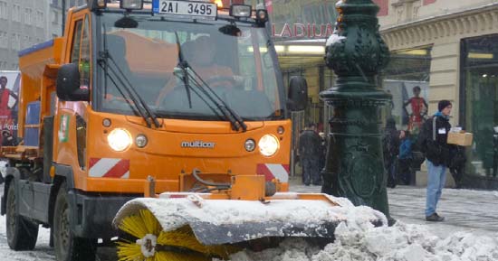 Celopražská témata na www.nasepraha.cz velká Praha CO NOVÉHO V ZOO Vánoční strom i Mikuláš Podzimní měsíce v zoo si užívají jak zvířata, tak návštěvníci.