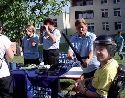 Strana 23 Z DOMOVA POLICIE V OSTRAVSKÉM ČTYŘLÍSTKU Poplašné sirény, které se ve čtvrtek 16.