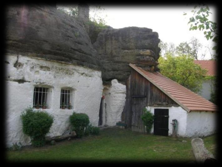 vinohradnictví, regionální historie, přírody Skalní obydlí ve Lhotce u Mělníka Více než