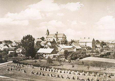 Problémem se stal tradiční příklon zdejších lidí k náboženství a katolickému vyznání, který je dostal do rozporu s vládnoucí komunistickou stranou.