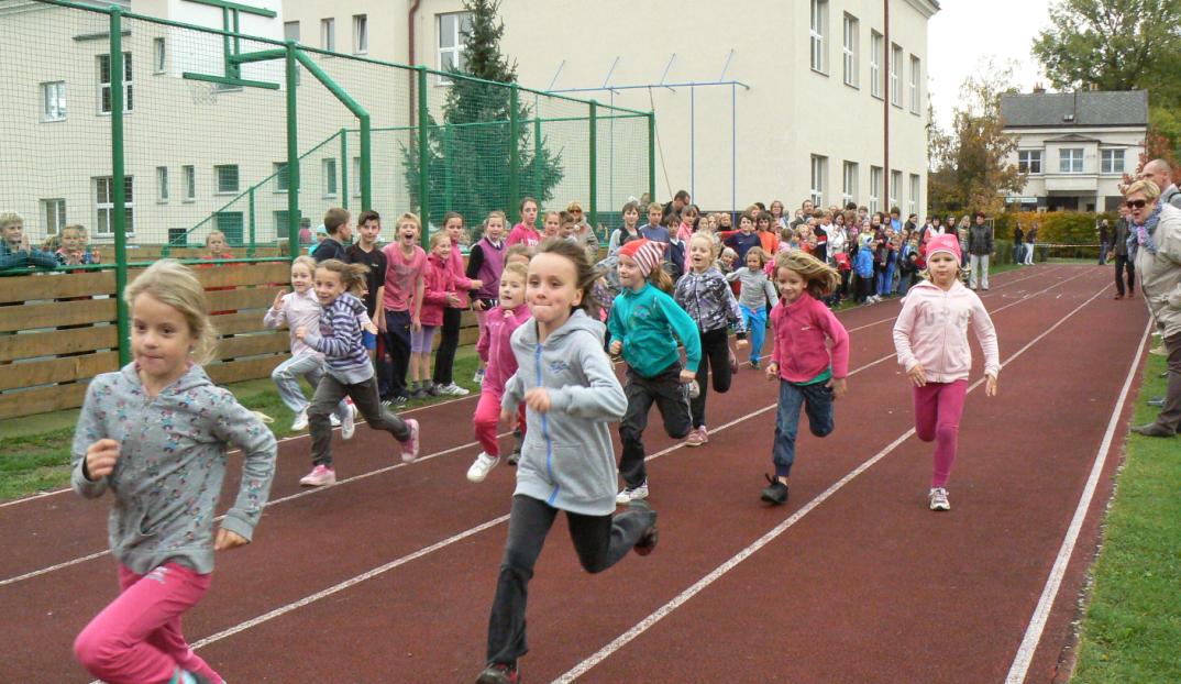 Sport a sportovní akce I. stupně pro školní rok 2013/2014 V loňském roce se naše škola zúčastnila mnoha sportovních akcí a soutěží. V měsíci září pořádá ZŠ Husovo nám.