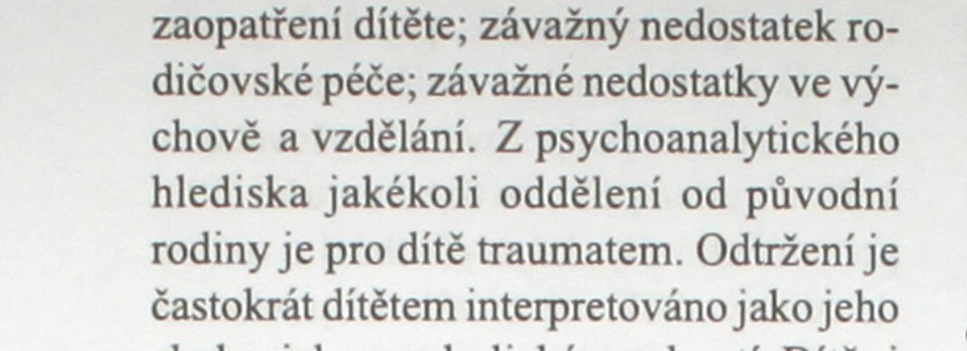 Náhradní rodiče, ať se snaží sebevíc, jsou často ve své činnosti dítětem hodnoceni záporně. Pro překonání počátečních problémů je třeba mnoho trpělivosti a profesionální zdatnosti.