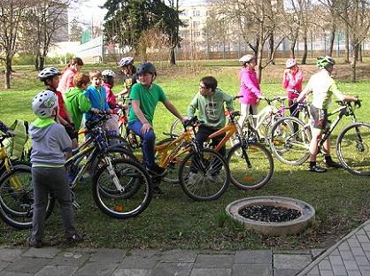 SOUTĚŽ MLADÝ CYKLISTA Dne 9. dubna proběhlo školní kolo dopravní soutěže mladý cyklista.